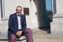 Cllr Kelvin Wright sat outside on the steps